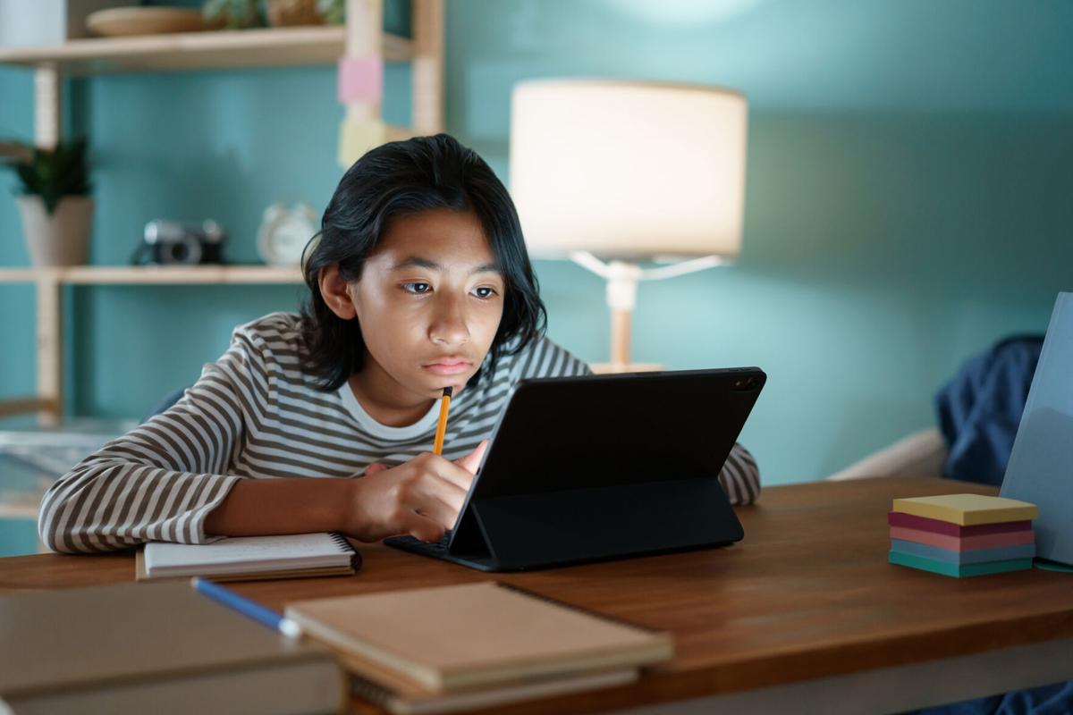 How to set up the best school desk for your kid at home