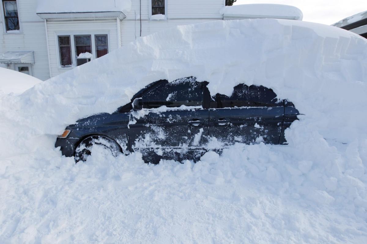 Buffalo Bills Return Home To Vehicles Buried In Feet Of Snow - Videos from  The Weather Channel