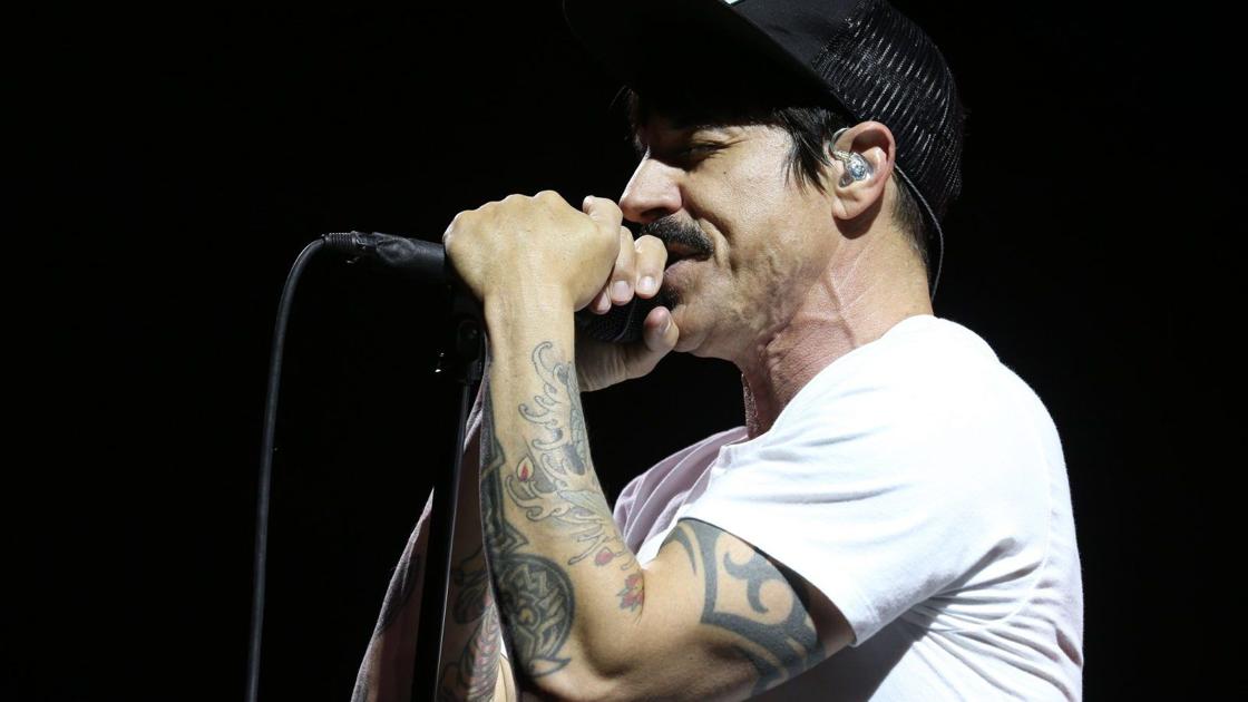 Red Hot Chili Peppers Show Arena Bombast Timeless Funk