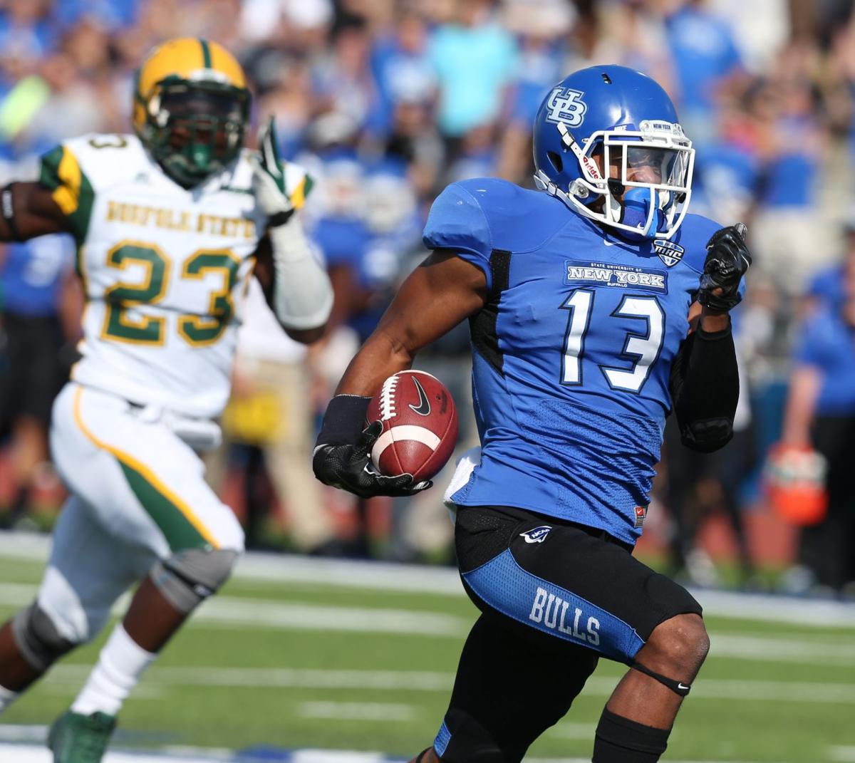 Amherst, New York, USA. 29th Aug, 2019. Aug 29, 2019: Buffalo Bulls  defensive end Ledarius Mack (52) in action during the third quarter of play  in the NCAA Football game between the