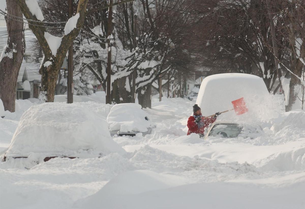 The Snowstorm Of December 2001 Multimedia Buffalonews Com Local weather forecast new york. the snowstorm of december 2001