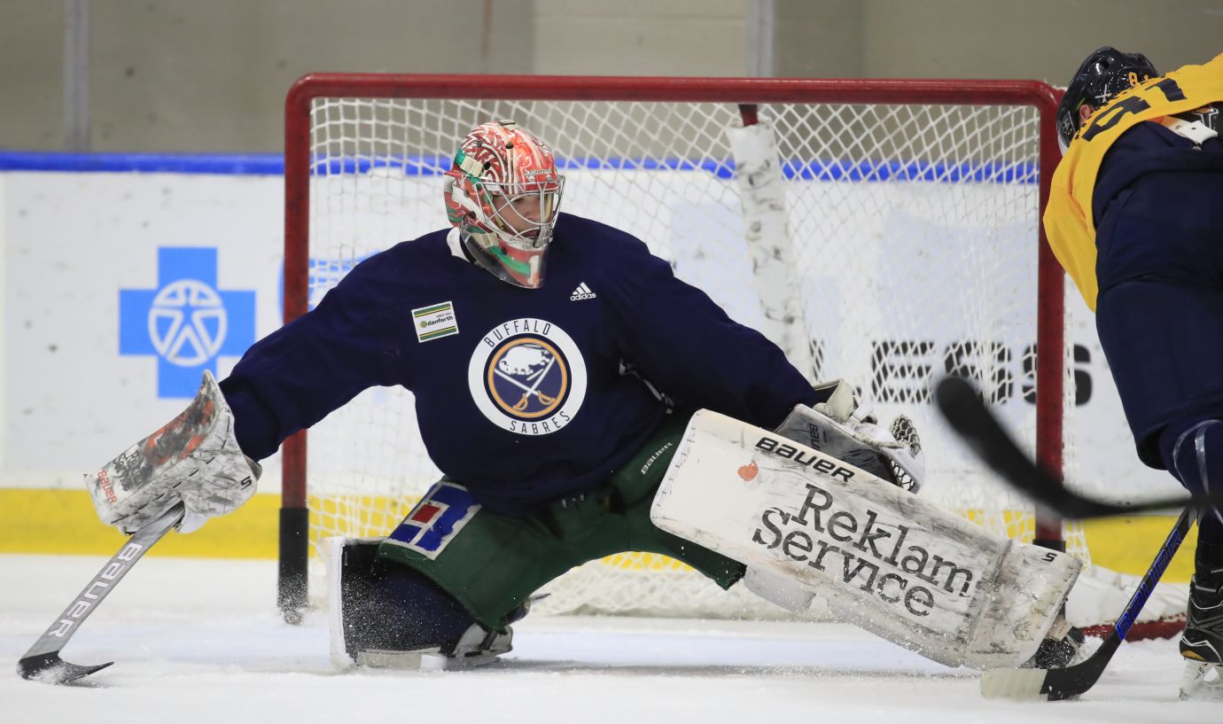 who is the goalie for the buffalo sabres