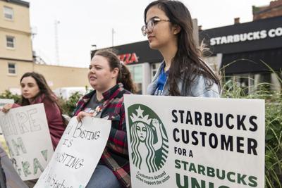 Starbucks Workers United members protest at Delaware and Chippewa (copy) (copy)