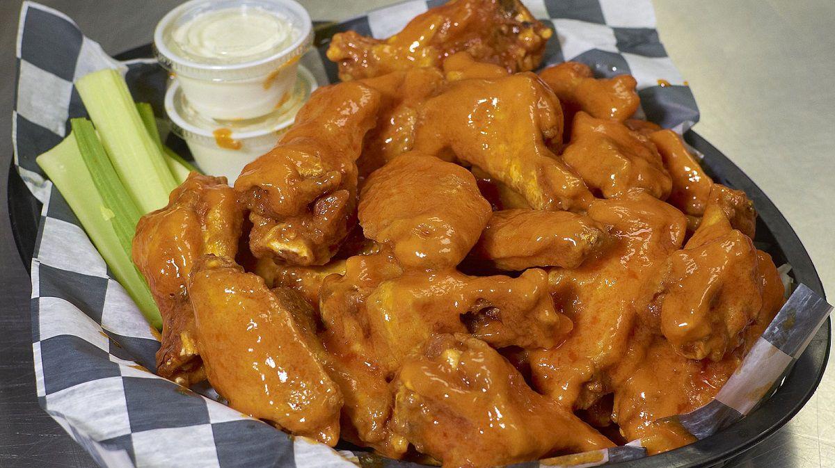 Bruce Smith Guy Fieri Team Up For Diners Drive Ins And Dives Dining Buffalonews Com