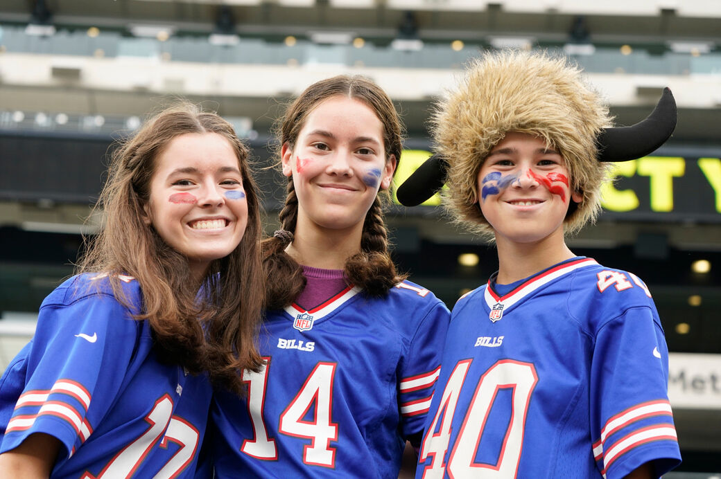 Photos: Buffalo Bills and fans at MetLife Stadium