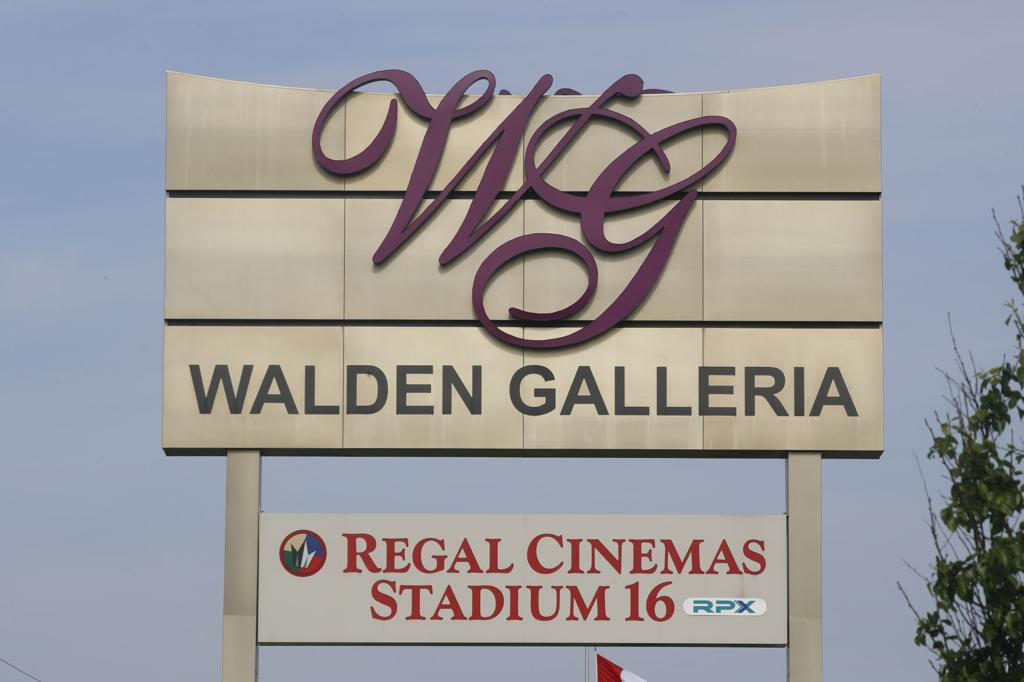 Banana Republic Will Close Walden Galleria Store Business Local Buffalonews Com