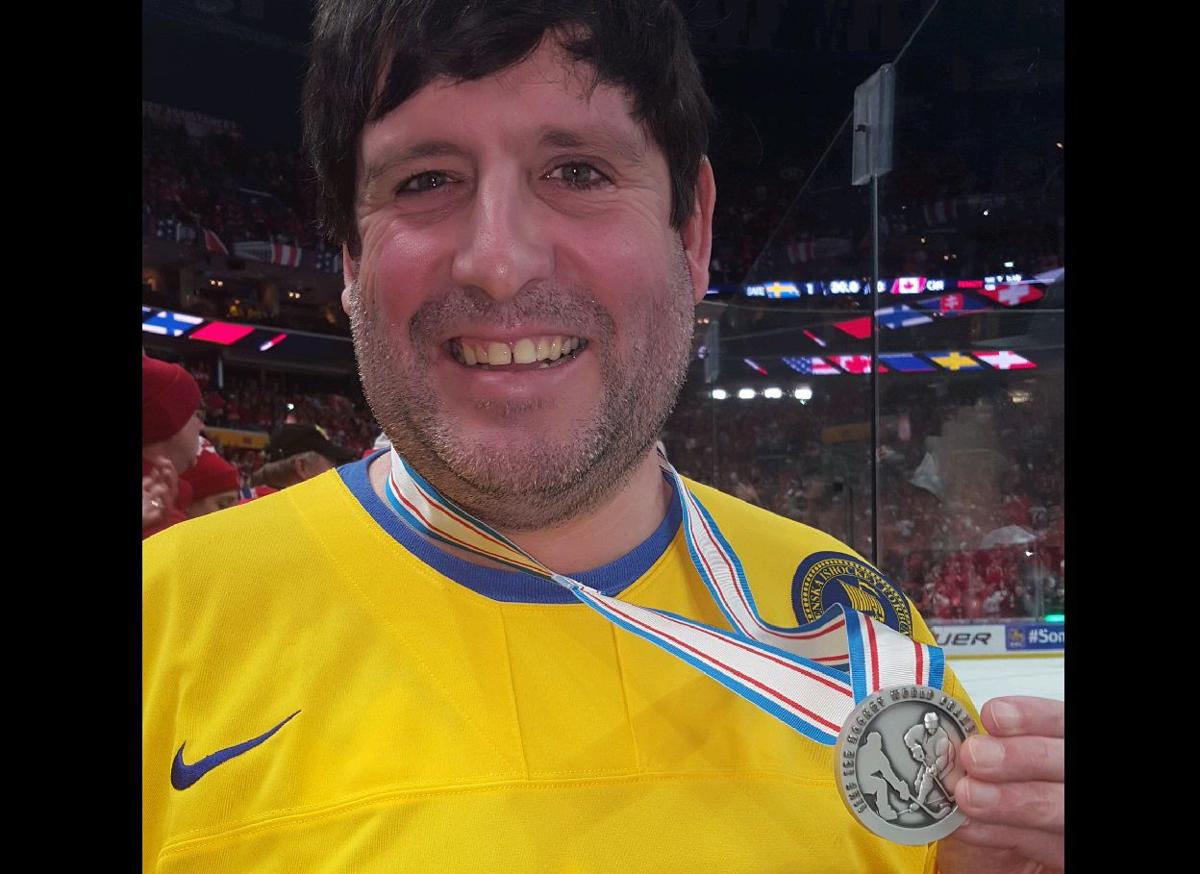 Meet the fan who caught Sweden's silver medal after World Juniors final