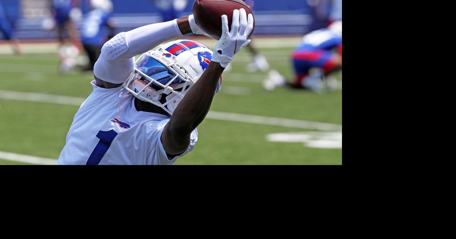 LOOK: Emmanuel Sanders suits up with Buffalo Bills for first time