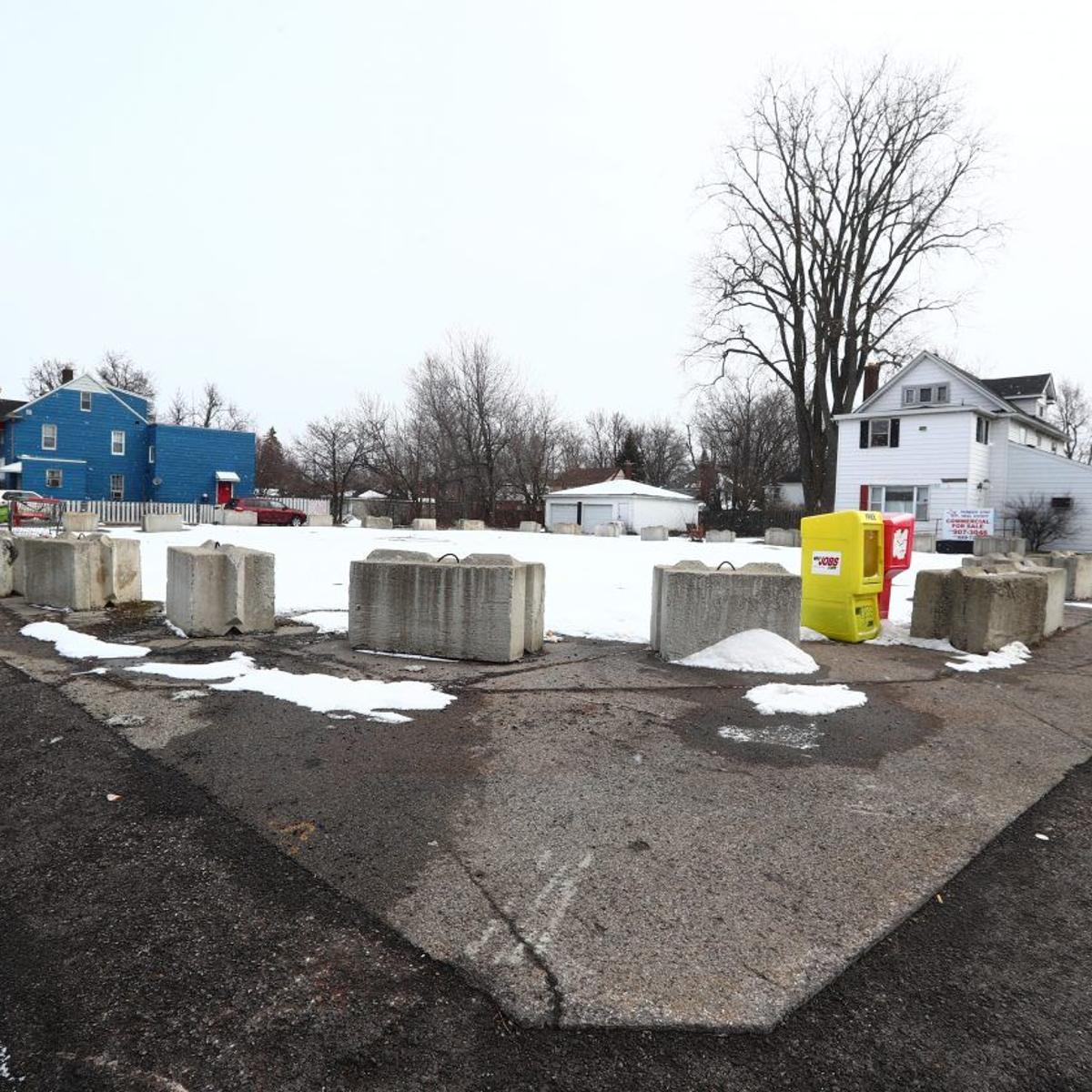 Owner Pledges To Clean Up Zombie Gas Stations In Erie County Local News Buffalonews Com