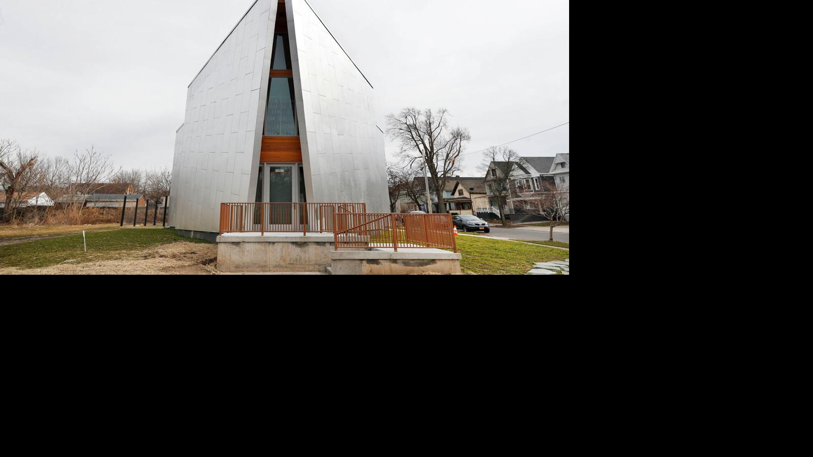 Dwelling in a triangular home on Buffalo’s West Facet | Property & Back garden