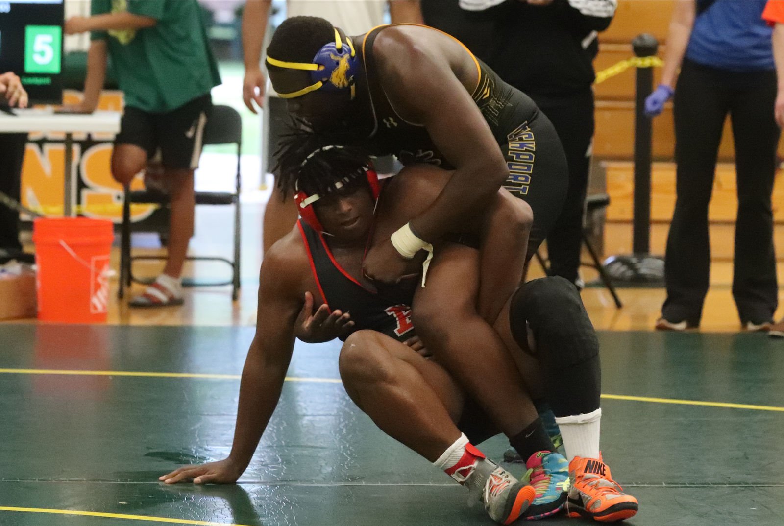 Lockports Stefaan Fearon, Niagara Falls wrestlers rock the house at Division I championships