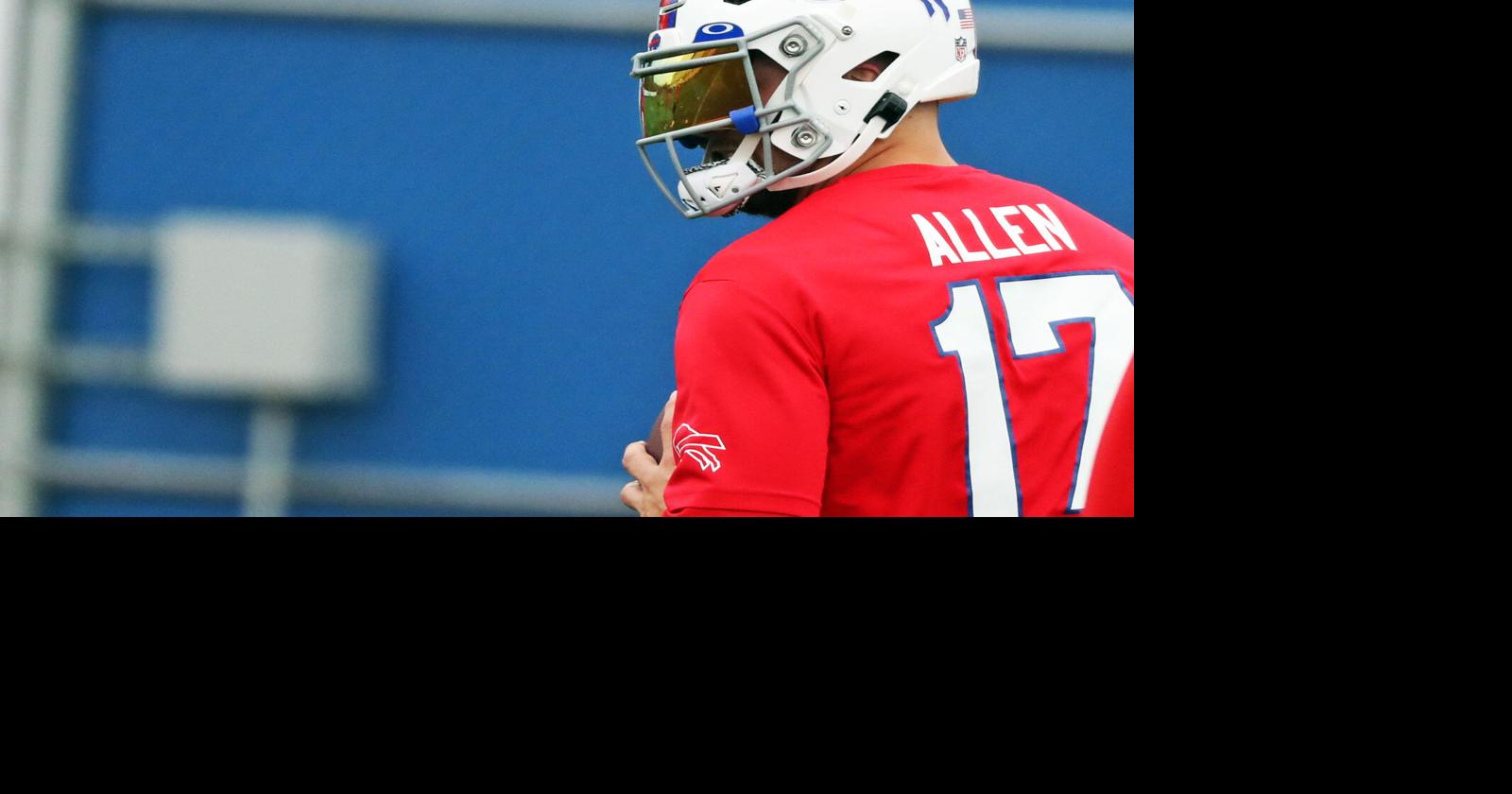 Why don't QB's use tinted visors as a way to prevent the Defense from  watching their eyes??? : r/nfl