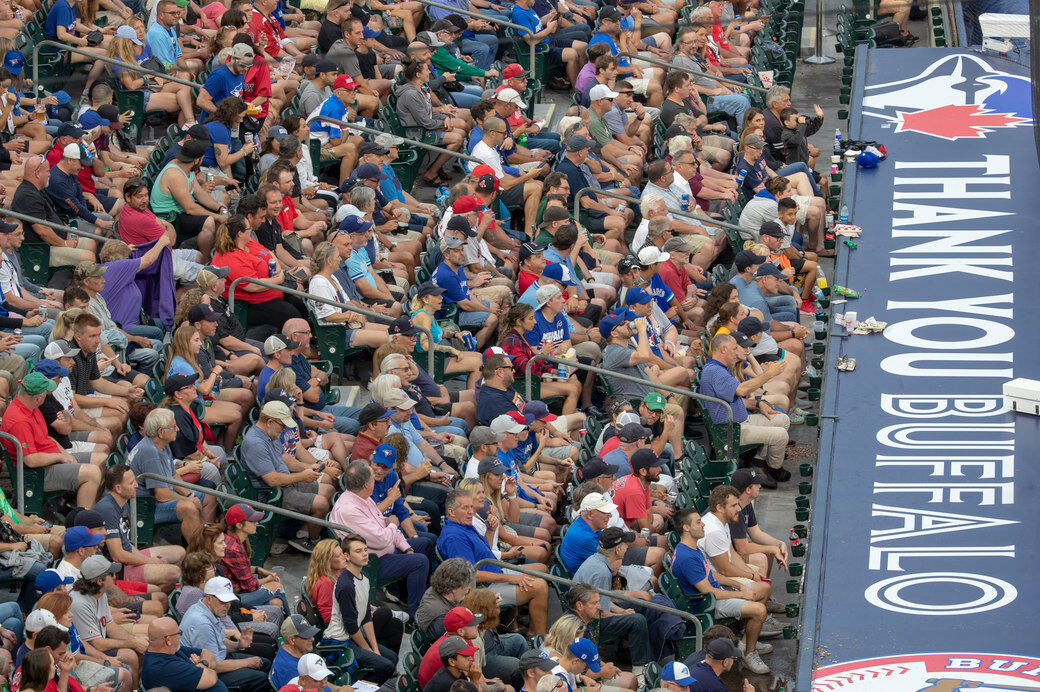 Blue Jays In Buffalo Are Attracting Crowds And The City's Mayor Won't Have  Any Of It - Narcity