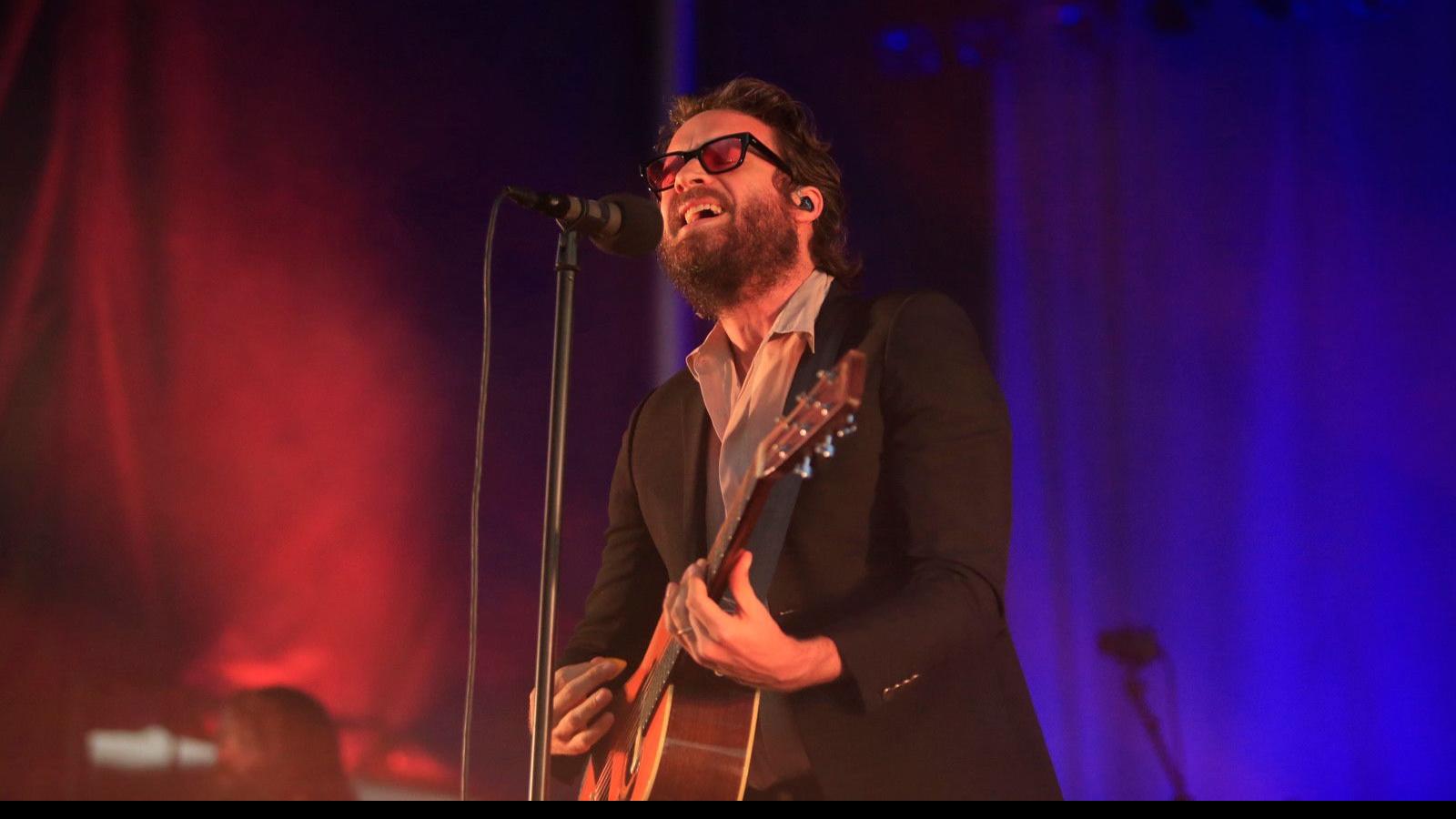 Father John Misty Gives Transcendent Performance At Canalside Entertainment Buffalonews Com