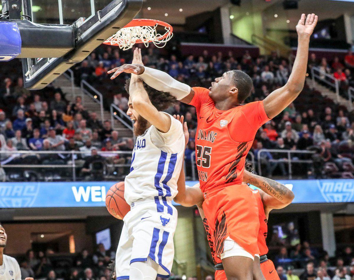 Ub Men S Basketball Wins Mac Tournament With Emphatic Victory