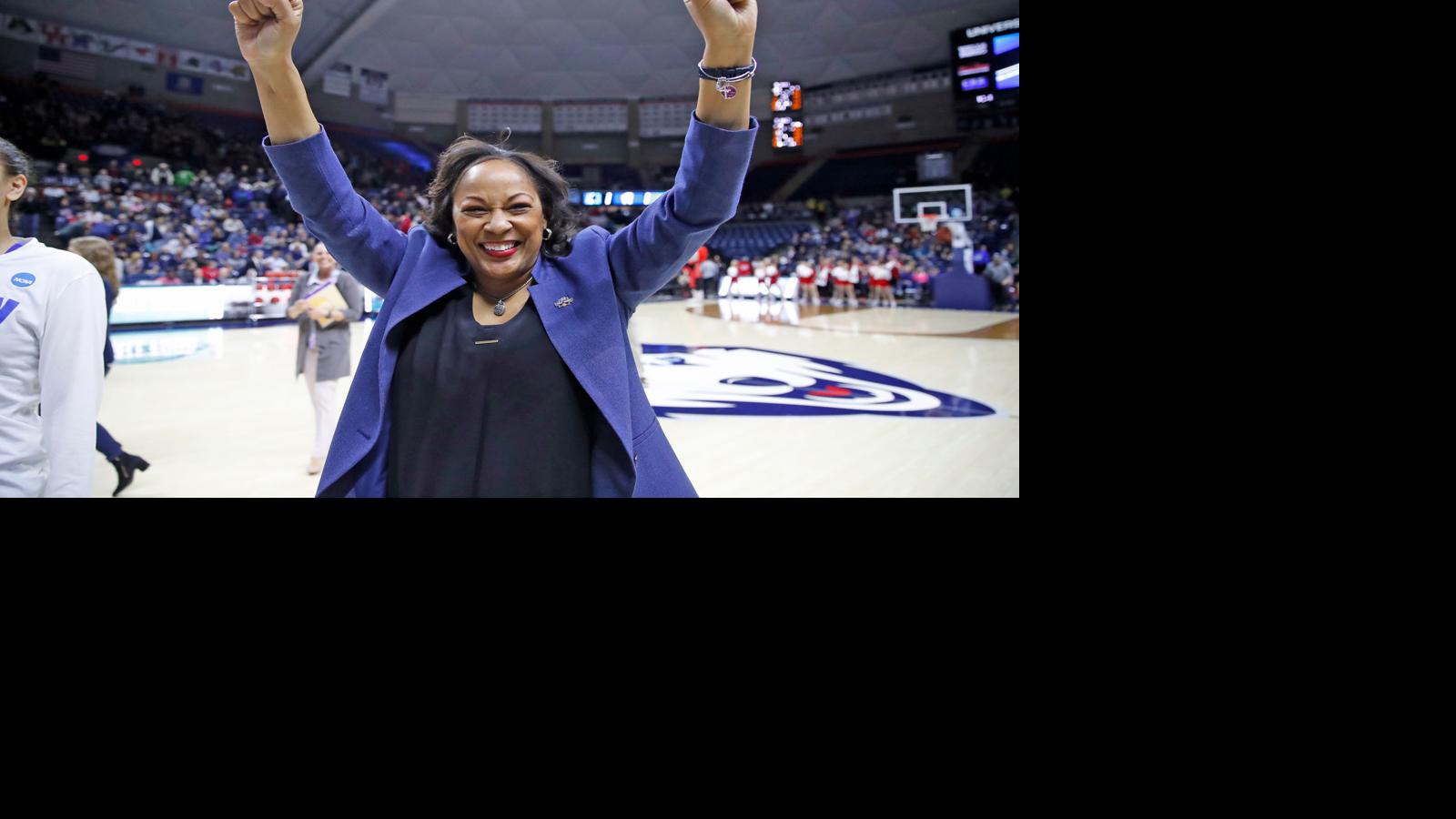 Ub Extends Contract For Women S Basketball Coach Felisha Legette Jack College Buffalonews Com