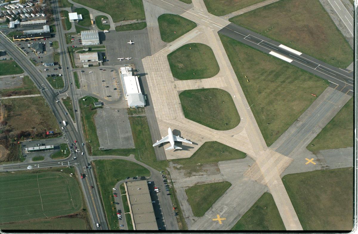 Enser aerial Nigara Falls airport