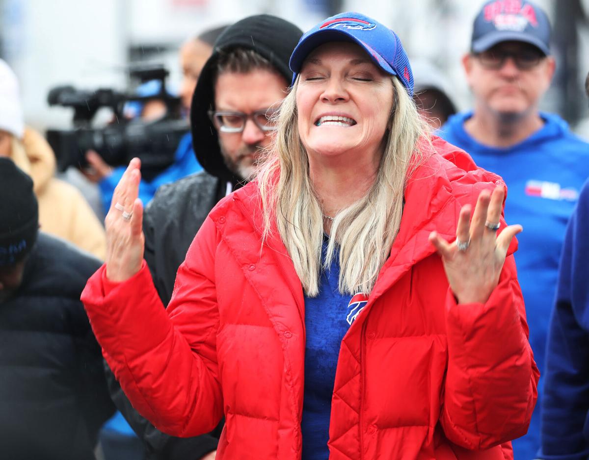 Jill Kelly embraces Bills fans during prayer vigil for Damar