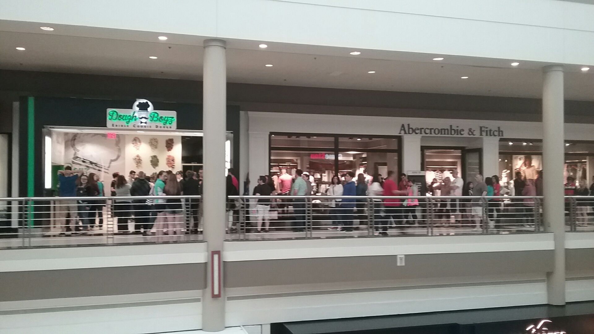abercrombie and fitch galleria