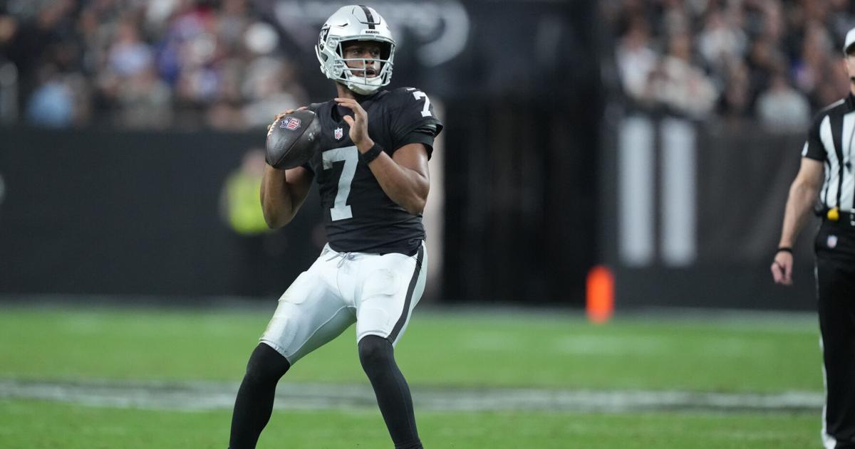 Las Vegas Raiders quarterback Geno Smith (7) looks to throw in the third quarter against the New York Giants at Allegiant Stadium in Paradise, Nevada on Dec. 28, 2025.