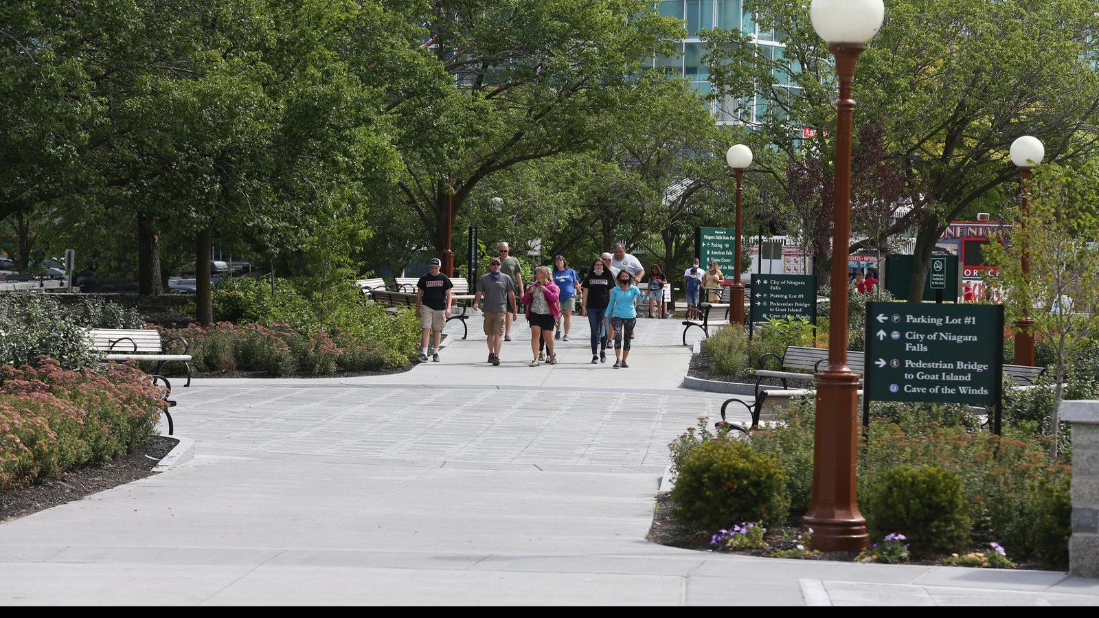 pix Niagara Falls Welcome Board officials to mark completion of