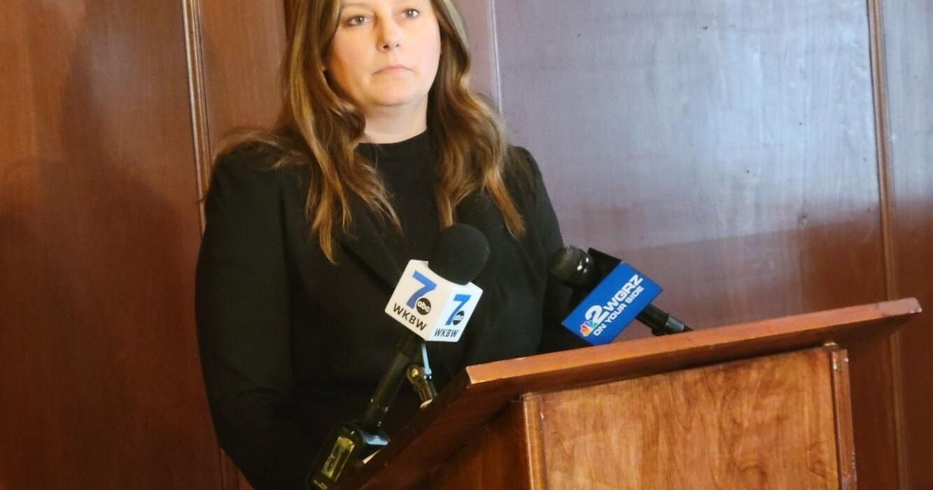 Buffalo man avoids jail for throwing fake pipe bomb into home of Eden's then-supervisor - Vimarsana News