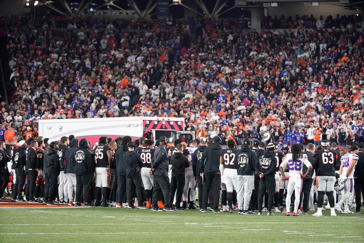 Gut-wrenching': Bills fans in Cincinnati react with shock, horror to Damar  Hamlin injury