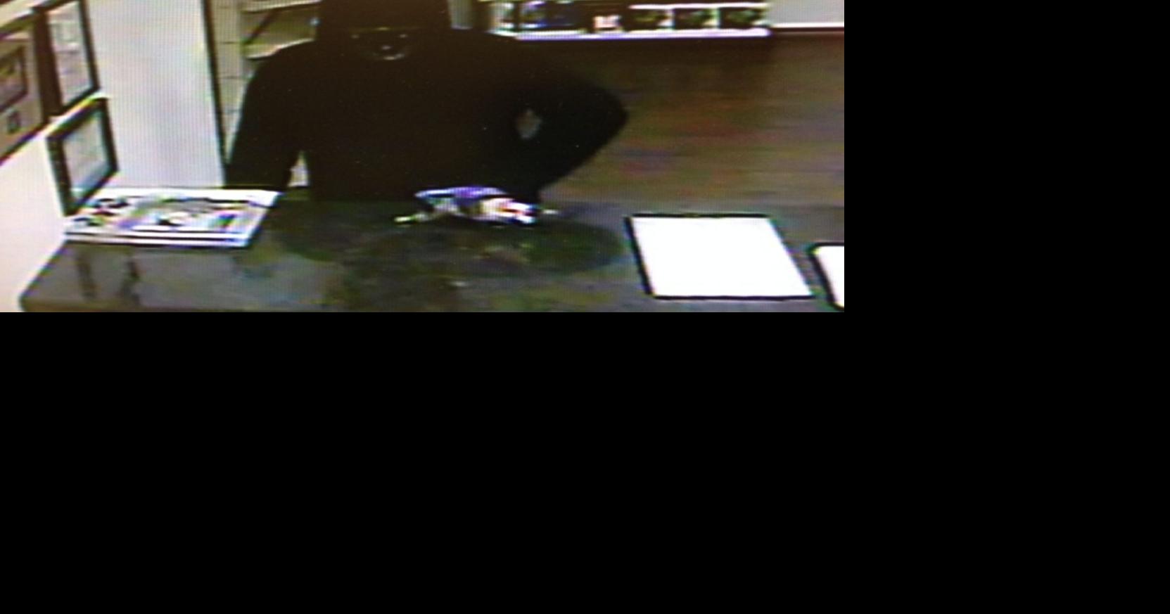 Masked man with one purple glove robs Newfane store using “transmitter”