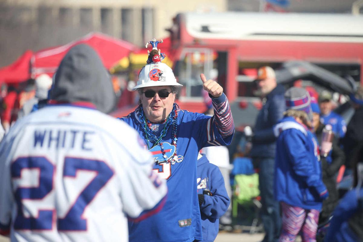 Extra spec-taters: Bills Mafia trend makes its way to local Wegmans ahead  of Chiefs game 