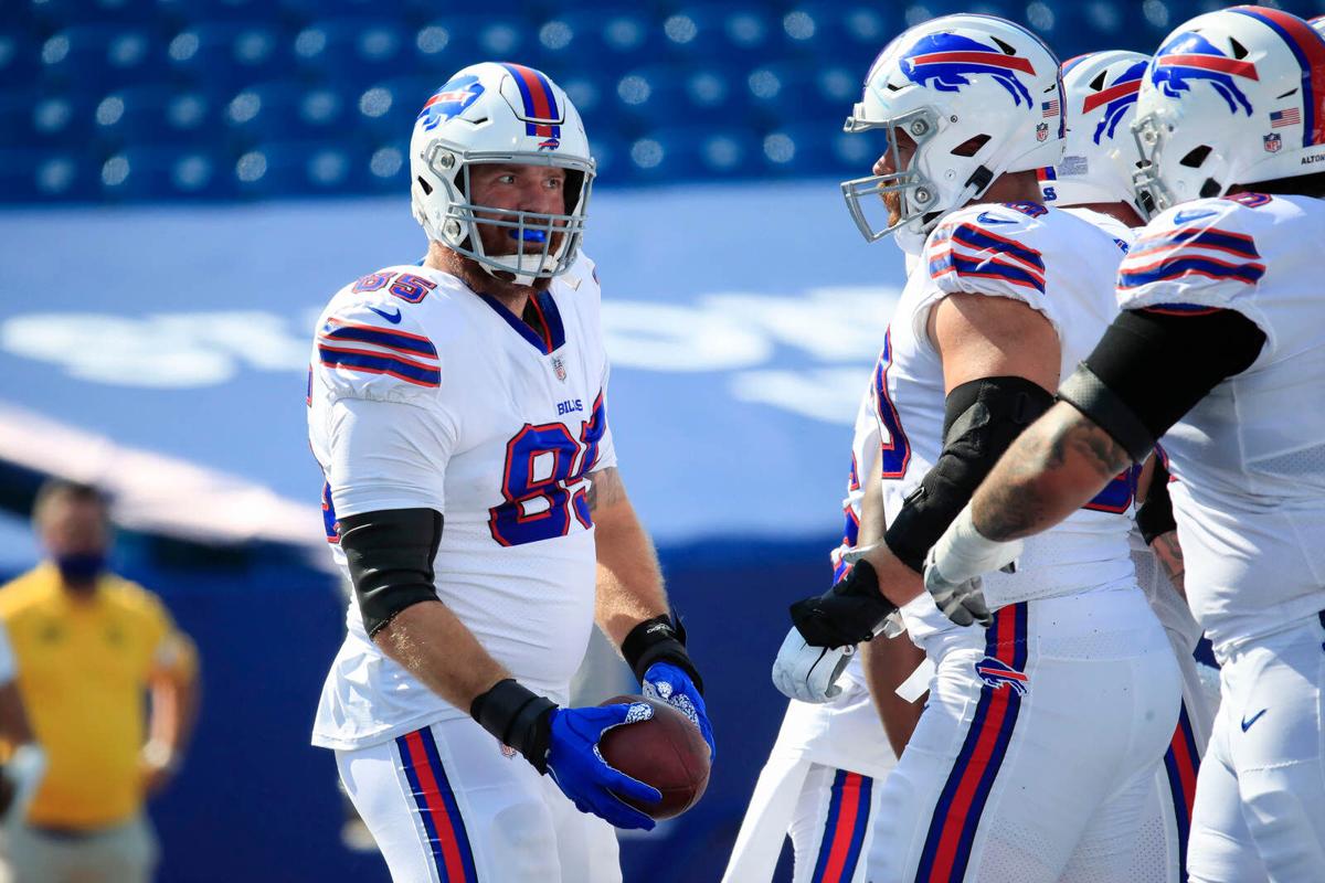 Bills' Lee Smith 'not real concerned' about those who question his roster  spot