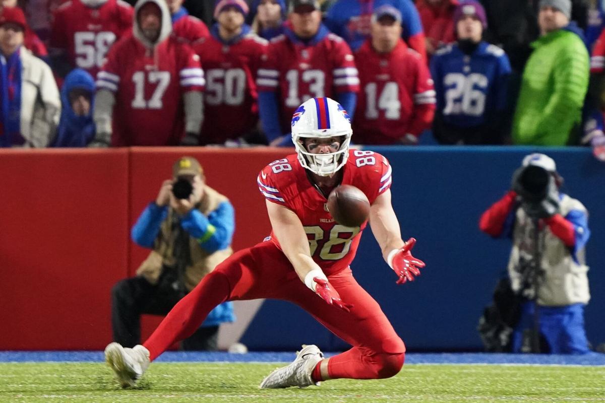 Josh Allen insists 'I'm fine' after postgame X-ray on his right hand