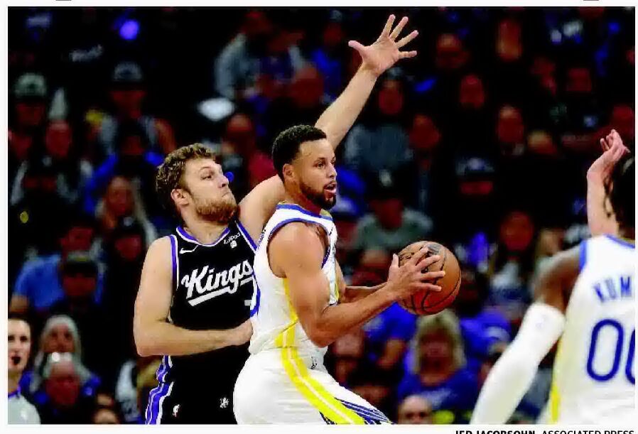 Curry's 41 Points Lead Warriors Past Kings