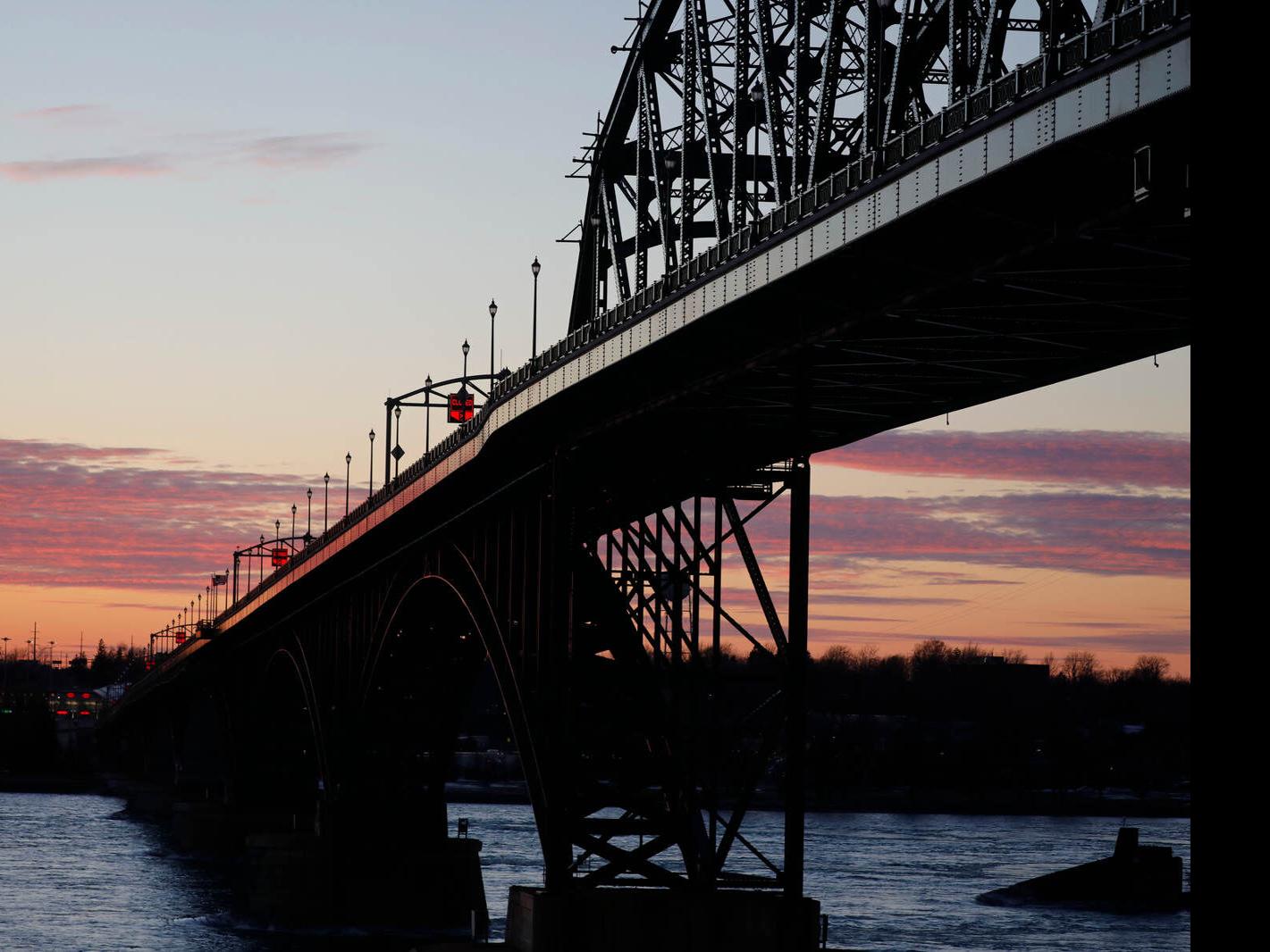 Canada S Latest Covid 19 Wave Threatens To Prolong Border Closure Local News Buffalonews Com