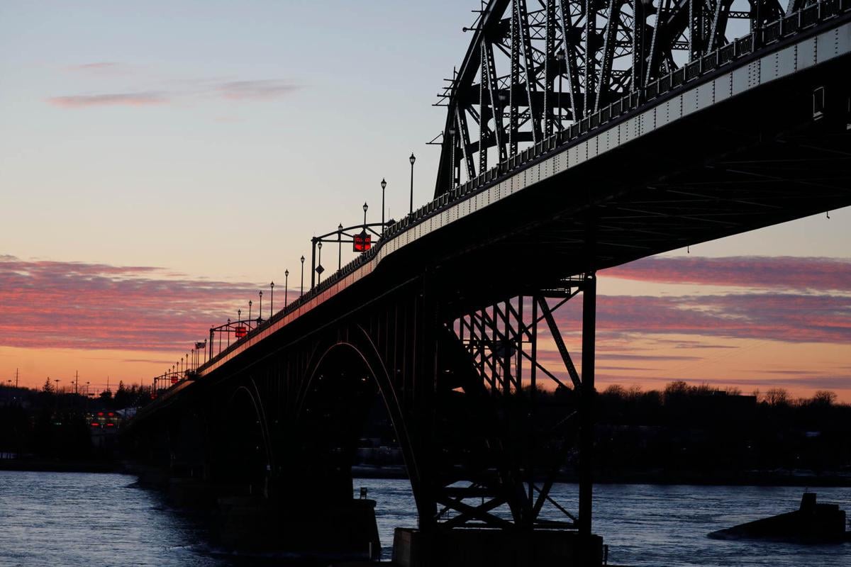 Canada S Latest Covid 19 Wave Threatens To Prolong Border Closure Local News Buffalonews Com