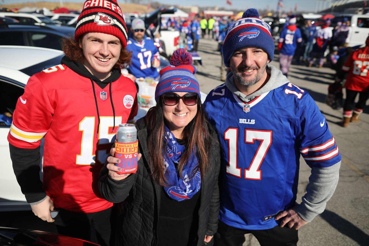 Extra spec-taters: Bills Mafia trend makes its way to local Wegmans ahead  of Chiefs game 