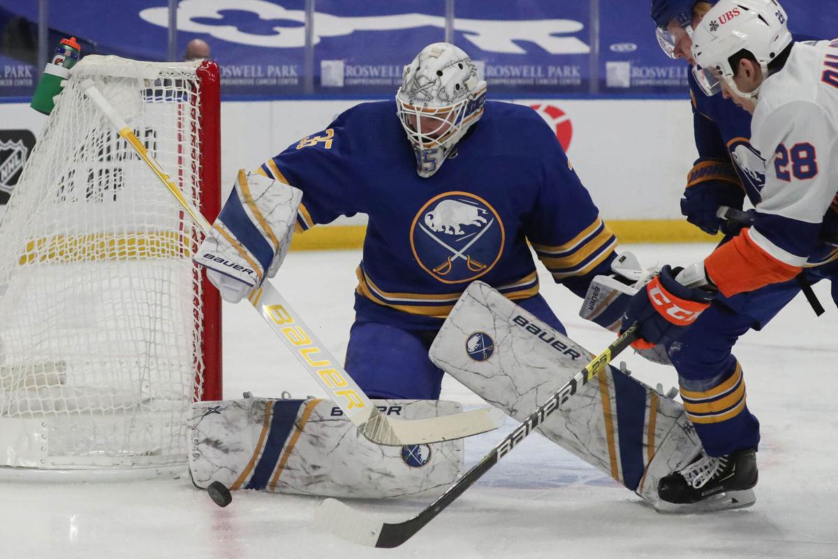 Ullmark deflects