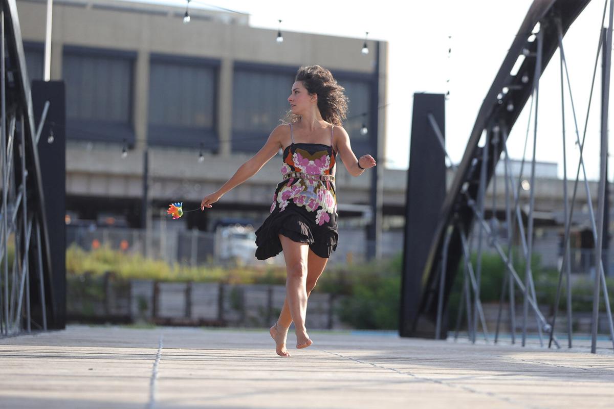 Gusto Alleyway Theater/Niagara Square Hickey dancer