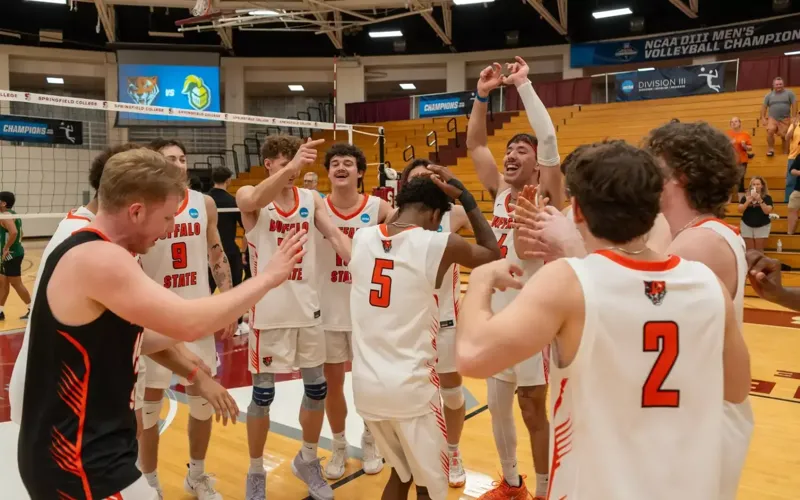 Men's Volleyball Holds Off New Jersey City In Five-Set Thriller To Advance In NCAA Tournament