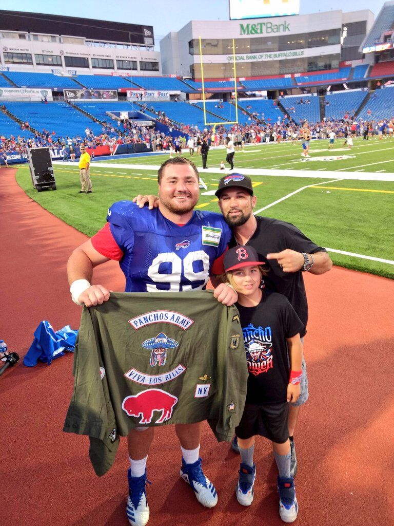 Buffalo Bills' Harrison Phillips honors Pancho Billa with sombrero