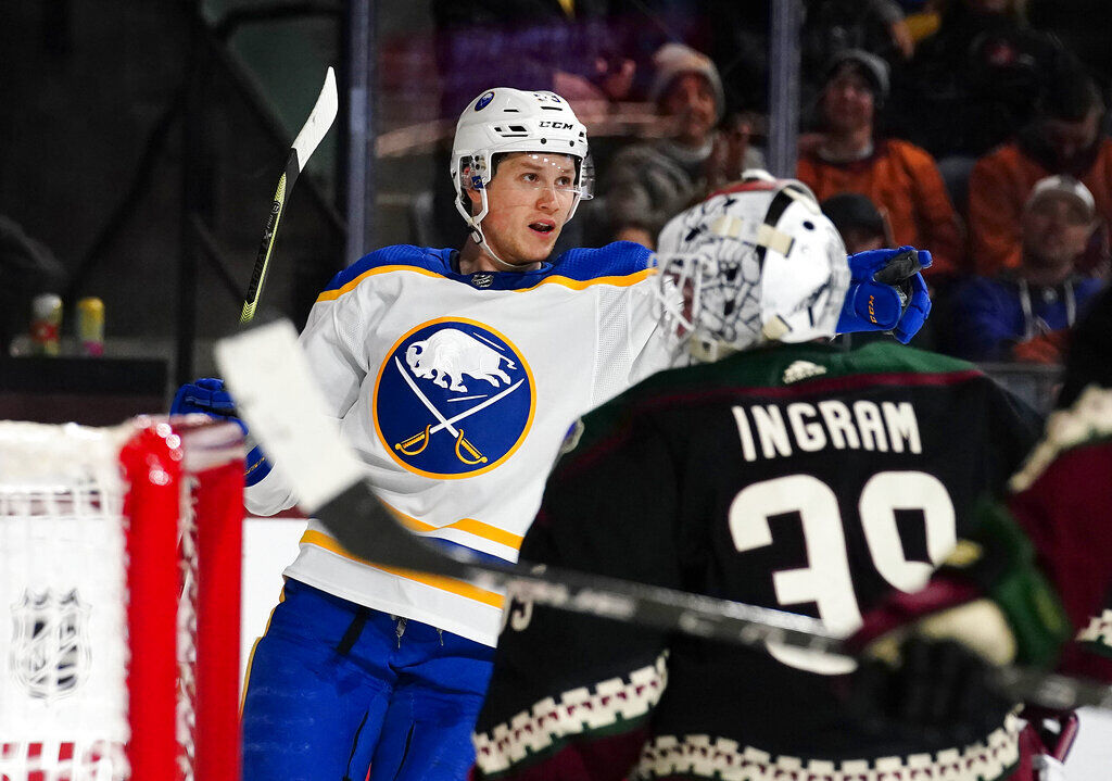 Buffalo Sabres players make stop at Bills game