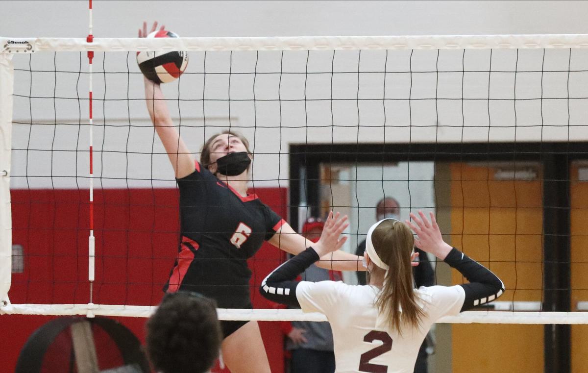 Hutch-Tech vs Niagara-Wheatfield in girls volleyball (copy)