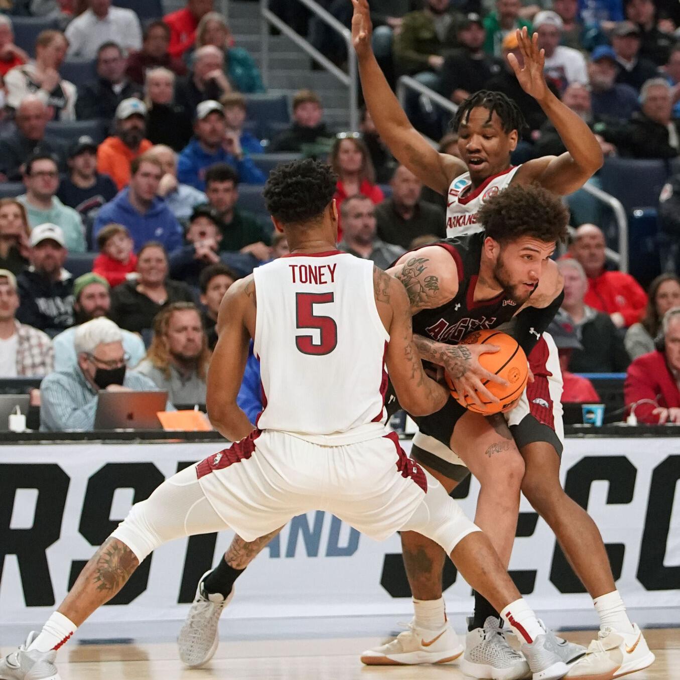 Arkansas survives defensive struggle, holds off New Mexico ...