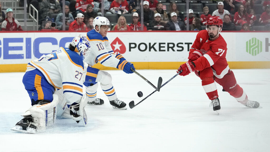 Detroit Red Wings mount a huge comeback against the Toronto Maple