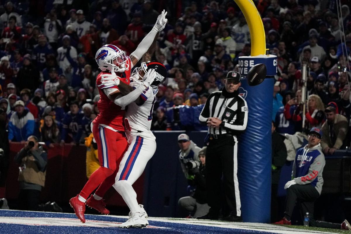 Sunday Night Football: Josh Allen, Bills hold on late to beat Giants 14-9