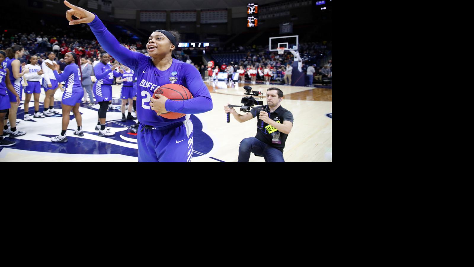 Ub S Cierra Dillard Proud To Play Before African American Coaches