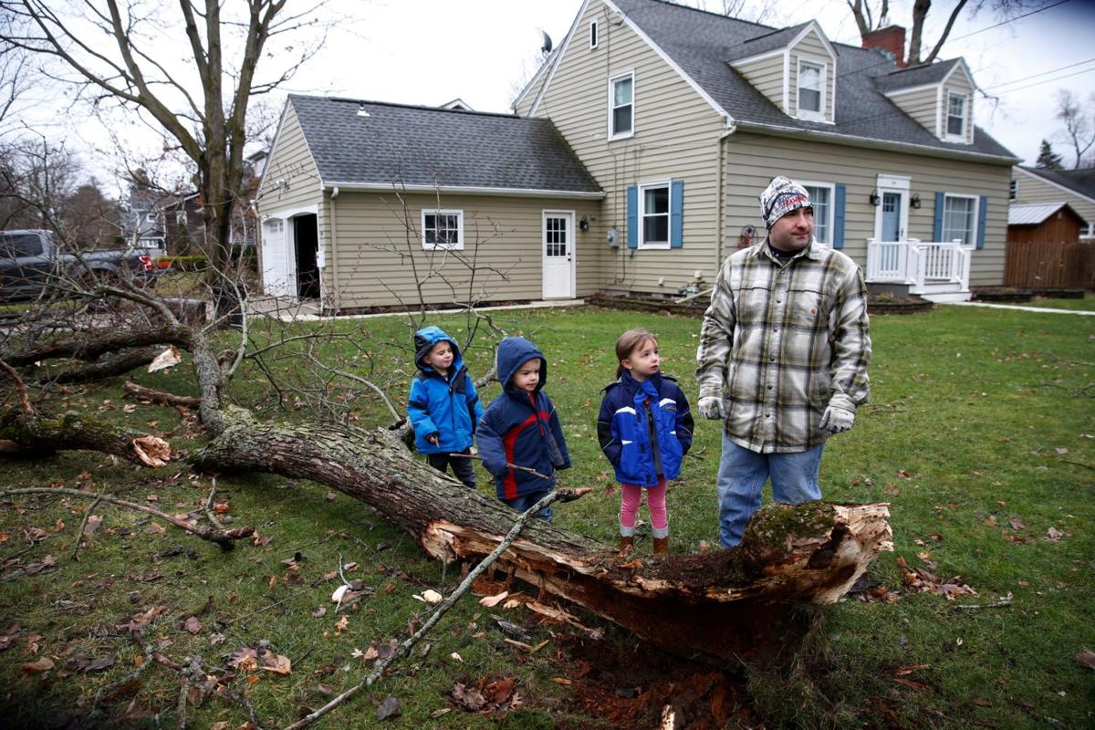 Thousands Without Power After Windstorm Blows Through Western New York Local News Buffalonews Com