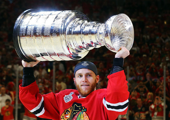 Chicago Blackhawks player Jonathan Toews raises the Stanley Cup