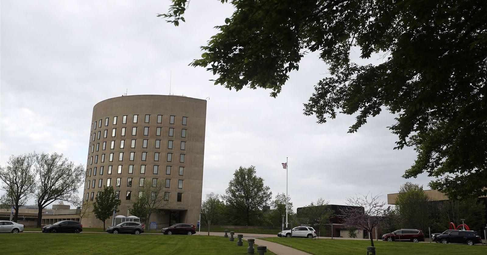 Judge aims to kick-start talks between Fredonia, professor - Vimarsana News