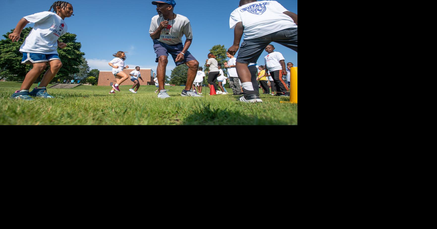 Photos Bills alumni return to host youth football camp