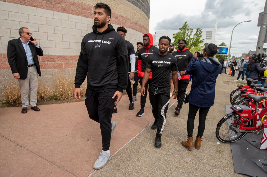 Members of Buffalo Bills, Bandits, Sabres visit site of mass shooting in  show of support